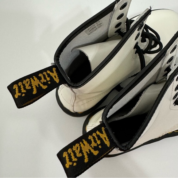 Dr Marten white patent boot like new women’s 8 - Picture 6 of 9